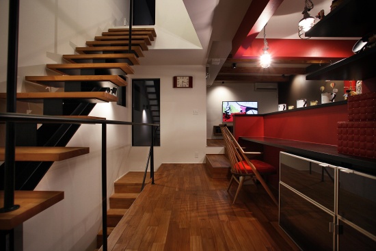 開放的なキッチン階段