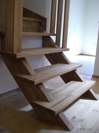 『和』のイメージのストリップ階段