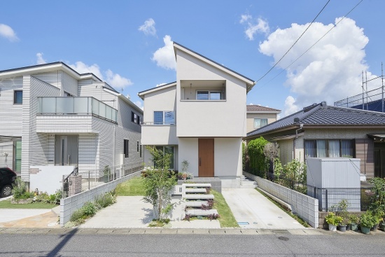 片流れ屋根の爽やかな外観