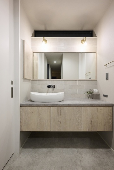 清潔感のあるホテルライクな造作洗面台