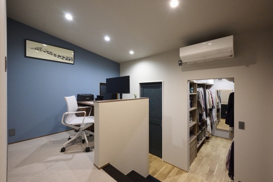 スキップフロアを利用した集中できる書斎