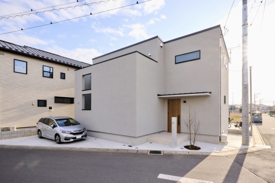 シンプルモダンなBOX型の外観