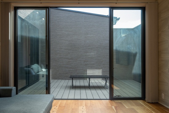 ウッドデッキの中庭