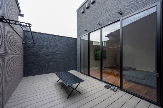 ウッドデッキの中庭