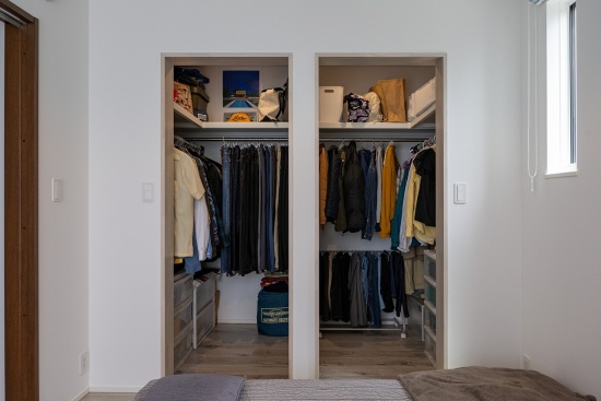 寝室と一体化したクローゼット
