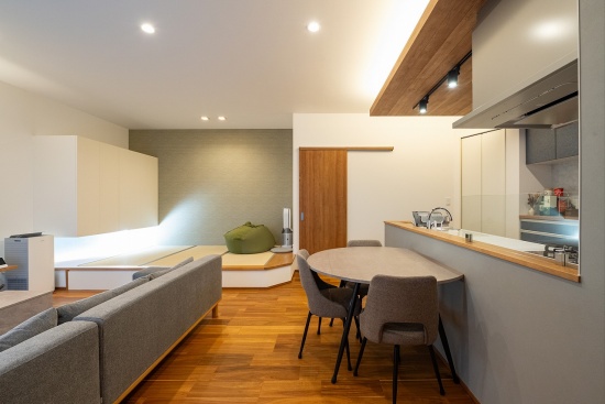 寛ぎの小上がりスペース